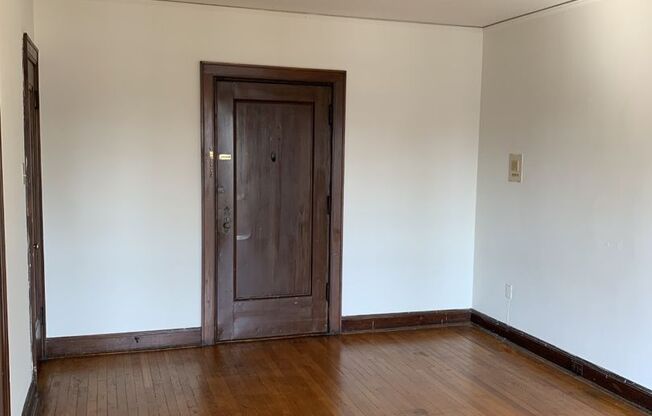 Studio, 1 bath, 550 sqft, $995, Unit 22