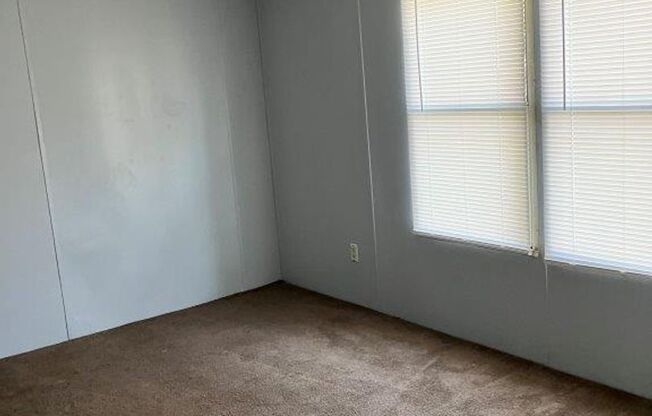 3 beds, 2 baths, 1,280 sqft, $850