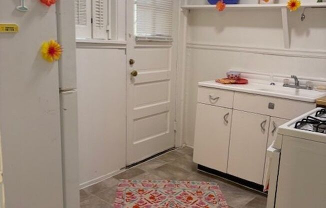 1 bed, 1 bath, 750 sqft, $1,325, Unit 218-7