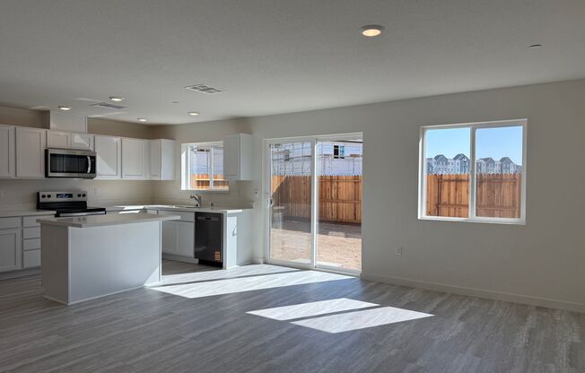 4 Bed 2.5 Ba 2 Story 2 Car