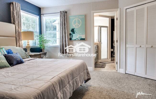 860 WESTSHORE CT
