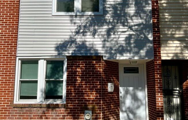 Gorgeous 3-Bedroom Townhome close to Temple University! Available NOW!