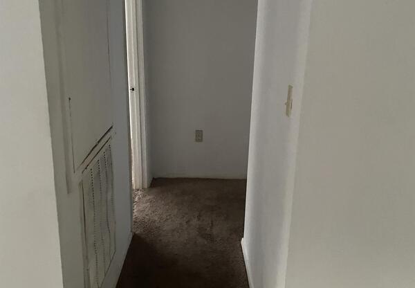 3 beds, 1 bath, $950