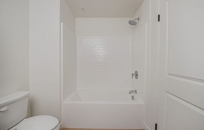 1 bed, 1 bath, 611 sqft, $2,905, Unit 214