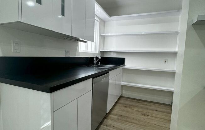 Renovated 2 Bedroom Condo for Lease on Roxbury Drive