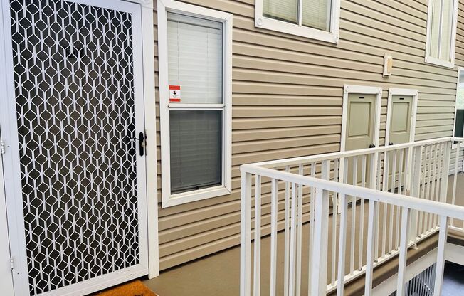 3 beds, 3 baths, $3,700, Unit # L 301