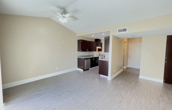 2 beds, 1 bath, 840 sqft, $1,595, Unit RO-28