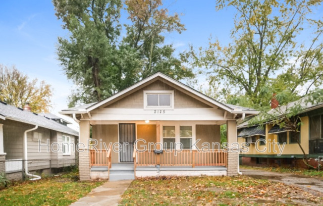 2125 E 70 ST