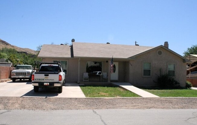 Spacious 6 Bedroom, 3 Bath, Garage- RV Parking