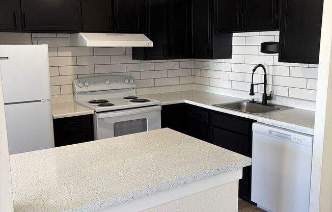 2 beds, 2 baths, 805 sqft, $1,575, Unit A-301