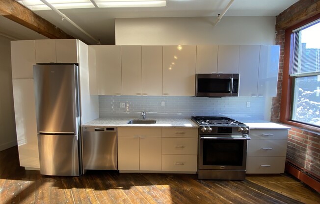 2 beds, 1 bath, 1,100 sqft, $4,400, Unit E214