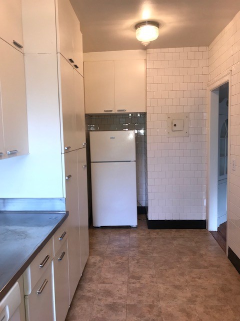 3 beds, 2 baths, 1,300 sqft, $2,300, Unit 315