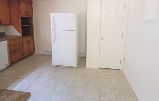 2 beds, 1 bath, 903 sqft, $1,140, Unit M-10