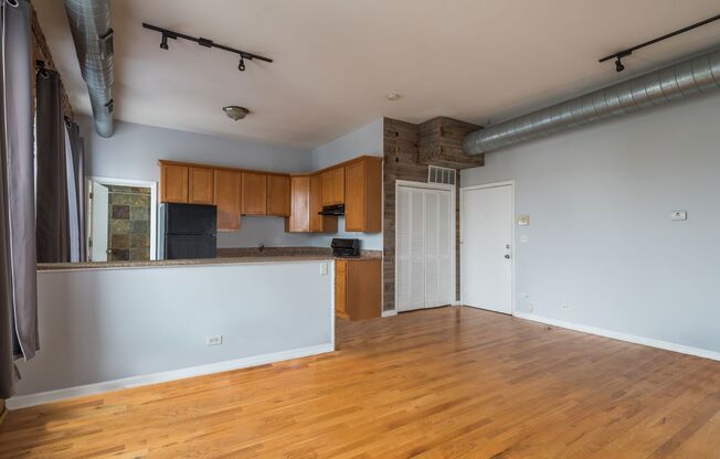 2 beds, 1 bath, $2,200