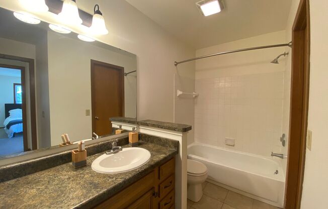 2 beds, 1 bath, 1,000 sqft, $1,680, Unit 7742RE
