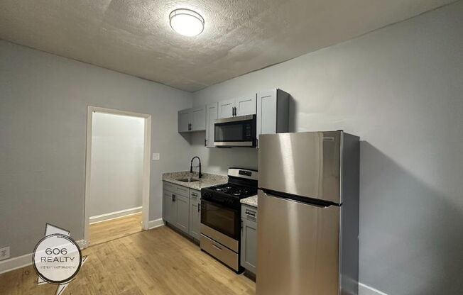 3 beds, 2 baths, $2,250, Unit 1030-2