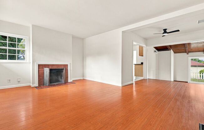 3 beds, 1.5 baths, $4,300
