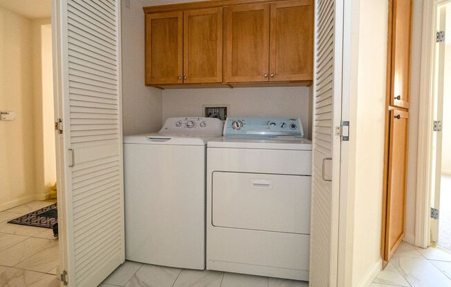 Beautiful & Spacious 3bd Condo With Great Amenities In Gated Property