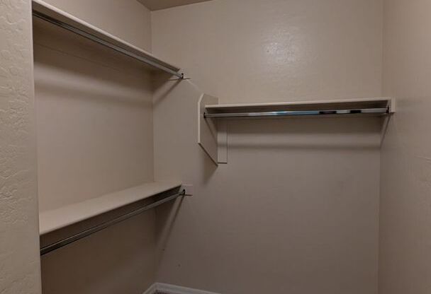 2 beds, 2 baths, $1,750, Unit Unit 2027