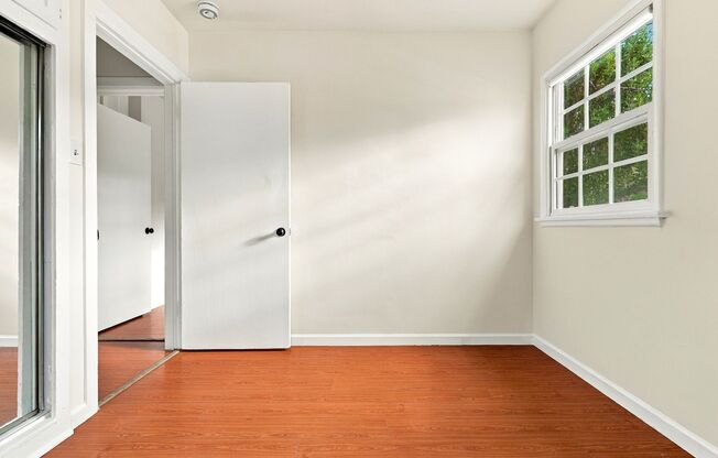 3 beds, 1.5 baths, $4,300