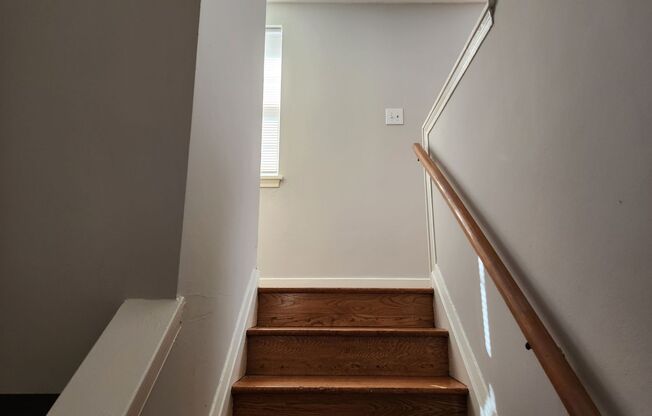 2 beds, 1 bath, 897 sqft, $2,135, Unit G-20
