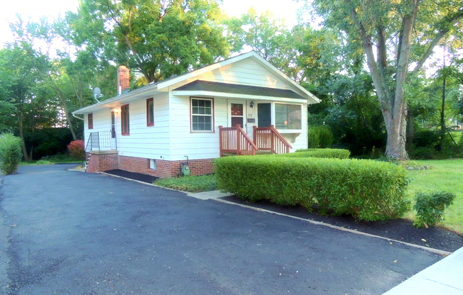 3 Bedroom, 2 bathroom Ranch for Rent!