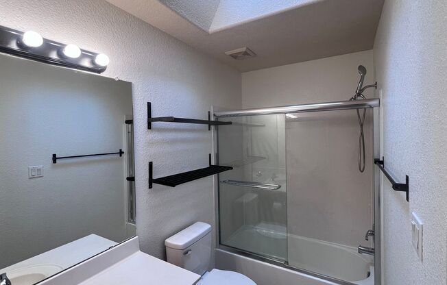 3 beds, 3 baths, $2,600