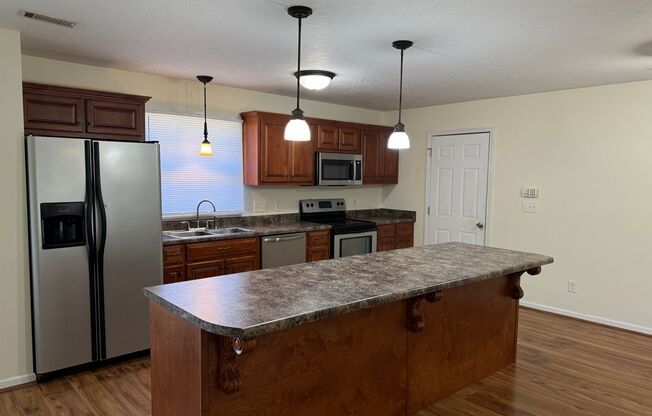 2 beds, 2 baths, $1,325