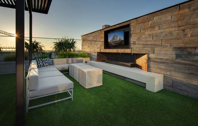 a view of the outdoor seating area of architecture, backyard, estate, facade, grass,