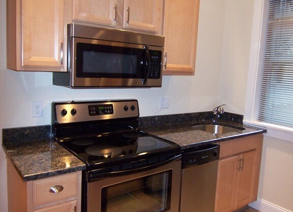 2 beds, 1 bath, 770 sqft, $3,695, Unit 22