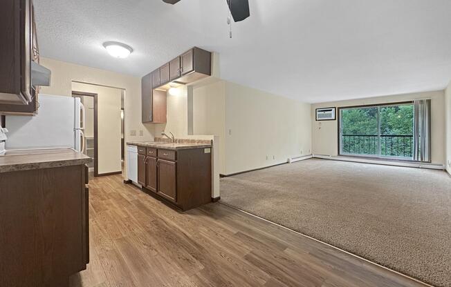 2 beds, 1 bath, 963 sqft, $1,415