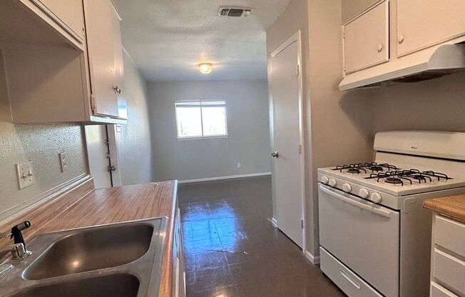 3 beds, 1 bath, $1,195