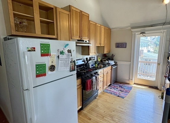 96 CHESTNUT HL AVE