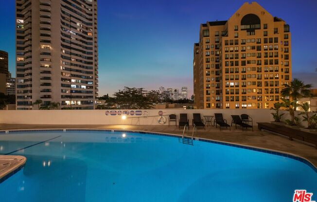 2 beds, 2.5 baths, 1,372 sqft, $6,495, Unit 1812