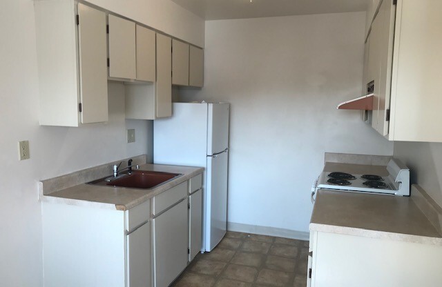 2 beds, 1 bath, 730 sqft, $925, Unit 7