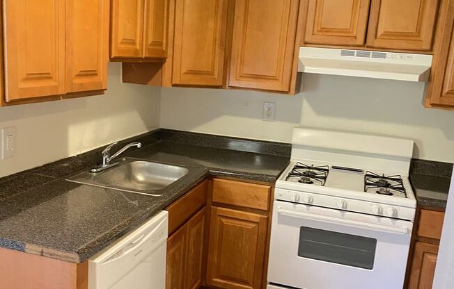 2 beds, 1 bath, 800 sqft, $1,389, Unit A11