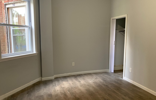 3 beds, 1 bath, $1,100, Unit 1