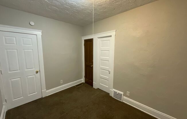 2 beds, 1 bath, $885, Unit Down