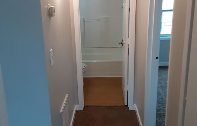 2 beds, 1 bath, 700 sqft, $850, Unit 5D