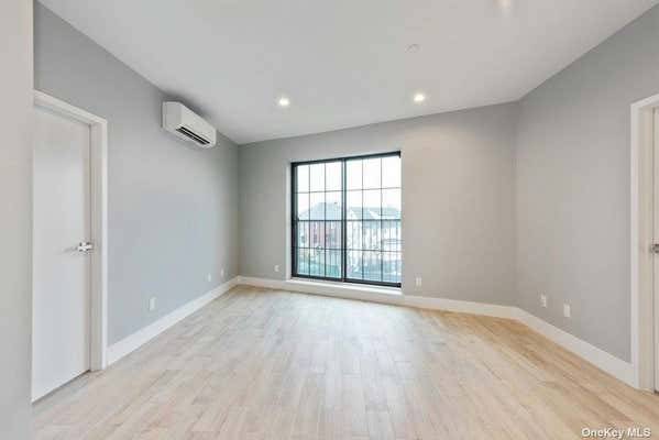 2 beds, 1 bath, $2,800, Unit 3R