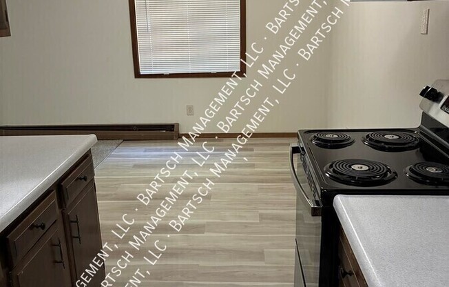 1422 E RACINE AVE