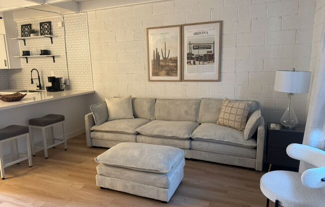 2 beds, 1 bath, 850 sqft, $2,000, Unit 25
