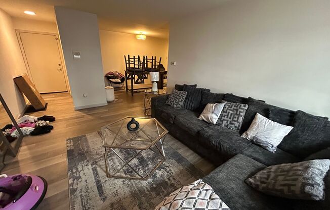 2 beds, 1 bath, $1,395, Unit 116