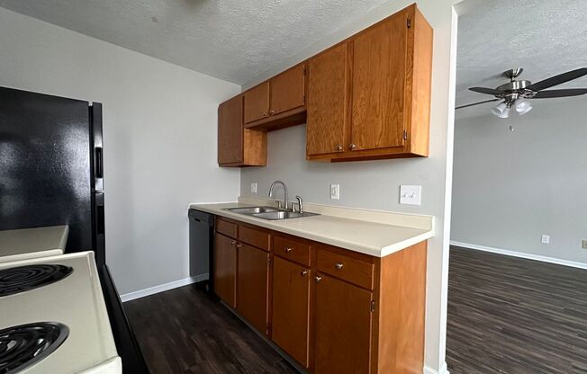 2 beds, 1 bath, 800 sqft, $850, Unit 797