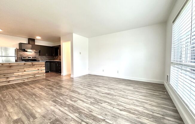 2 beds, 1 bath, 695 sqft, $1,555, Unit 2