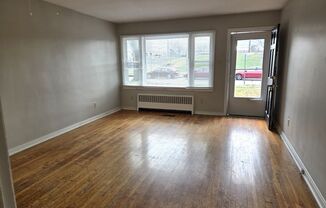 2 beds, 1 bath, $1,295