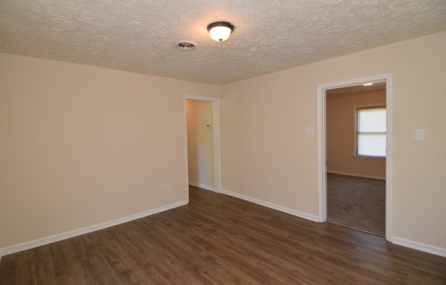 3 beds, 1 bath, $835