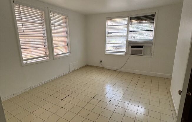 Fully Remodeled 1 Bed / 1 Bath- Central location!