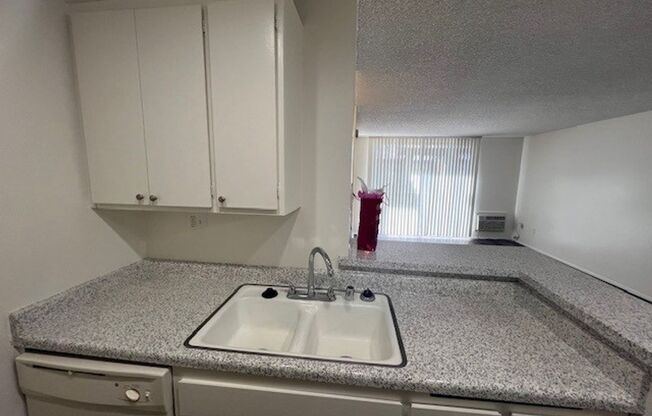 1 bed, 1 bath, 716 sqft, $2,150, Unit P013