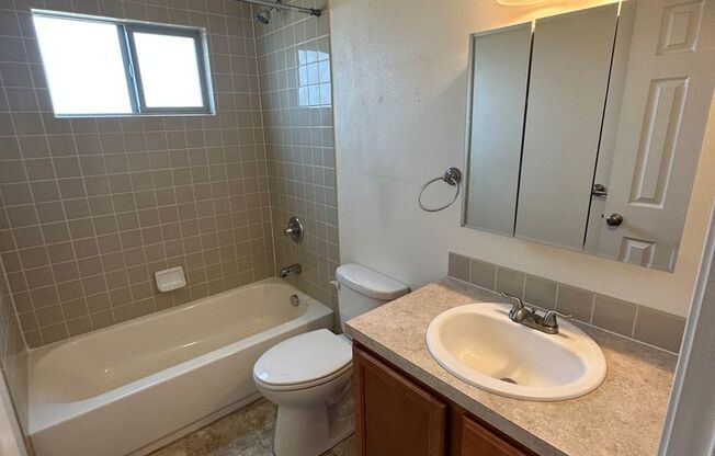 1 bed, 1 bath, $1,000, Unit 09